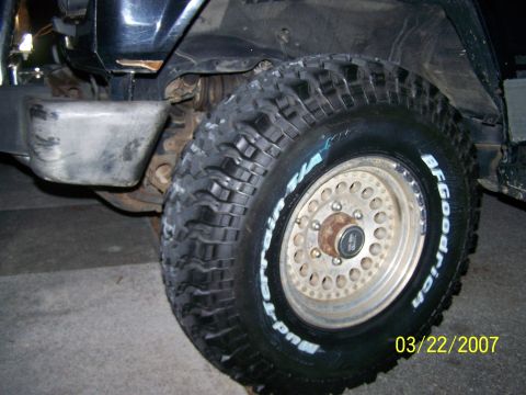1989 Mitsubishi Montero - clearence around the front tire with the bumper