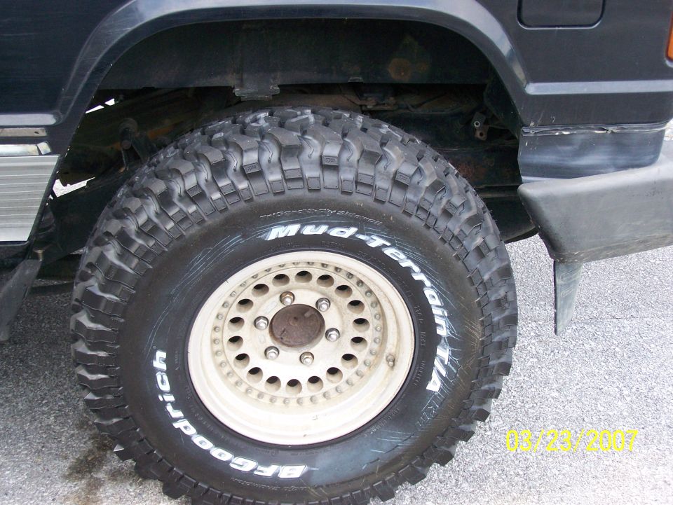plenty of clearence in the rear for articulation
33x10.5x15 BFGoodrich KM
