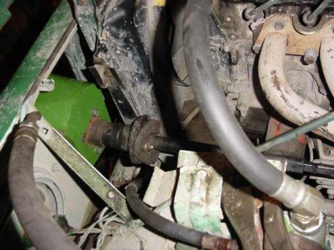 1992 Ford Bronco - steering shaft linked to ball valve.