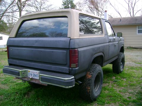 1989 Ford Bronco - This Ford Bronco appears to be from the early 1980s, not a 1989 model.