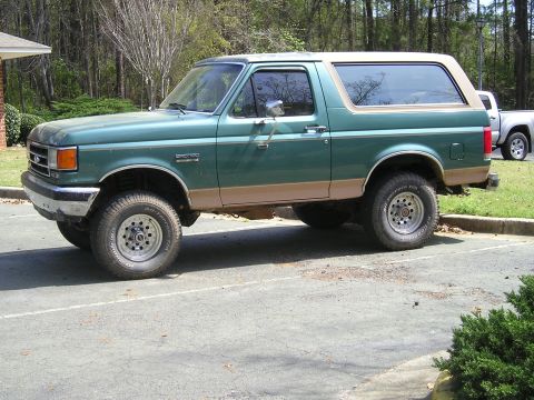1989 Ford Bronco - The new 2.5 Rough Country Lift. Which actually gave me about 3.25"