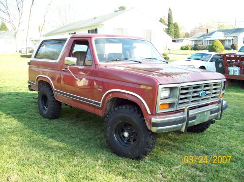 1986 Ford Bronco - Stock height w/ 34" LTB's