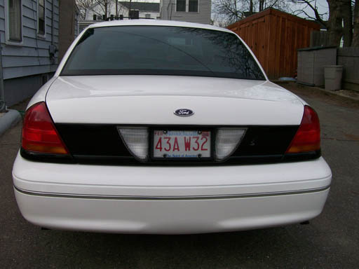 1999 Ford Crown Victoria rear view with license plate 43A W32