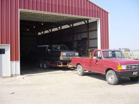 1992 Ford Bronco - towing andys truck home
