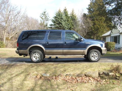 2003 Ford Excursion photo
