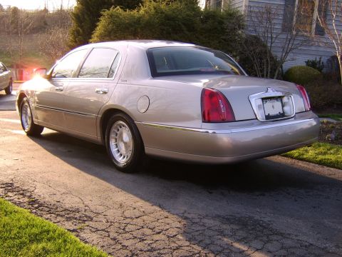1996 Mercury Grand Marquis - Random shots after a REALLY quick wash - so please excuse any missed spots or unshined plastics. Playing around with the camera and trying…