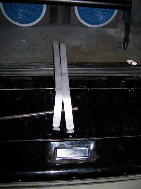 1996 Ford Bronco - Gas tank straps