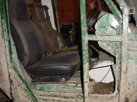 1992 Ford Bronco - seats out of 93 tracker. some fabbing to get in. tracker closest to camera, beat up samarai farthest from camera