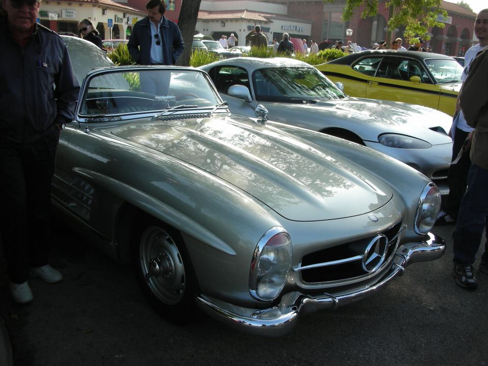 Silver Mercedes-Benz 300SL Gullwing-style classic roadster at a car show