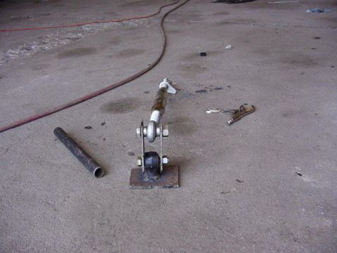 1992 Ford Bronco - uses 3 point hitches as the arm and a didge track bar bushing and end is welded to that plate.