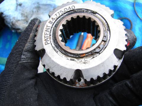1996 Ford Bronco - A manual hub part, identified by the patent number 4.175.040, is held by a gloved hand.