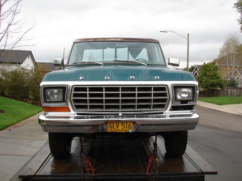 1996 Ford Bronco - This 1979 Ford F-150 truck is being transported on a trailer.