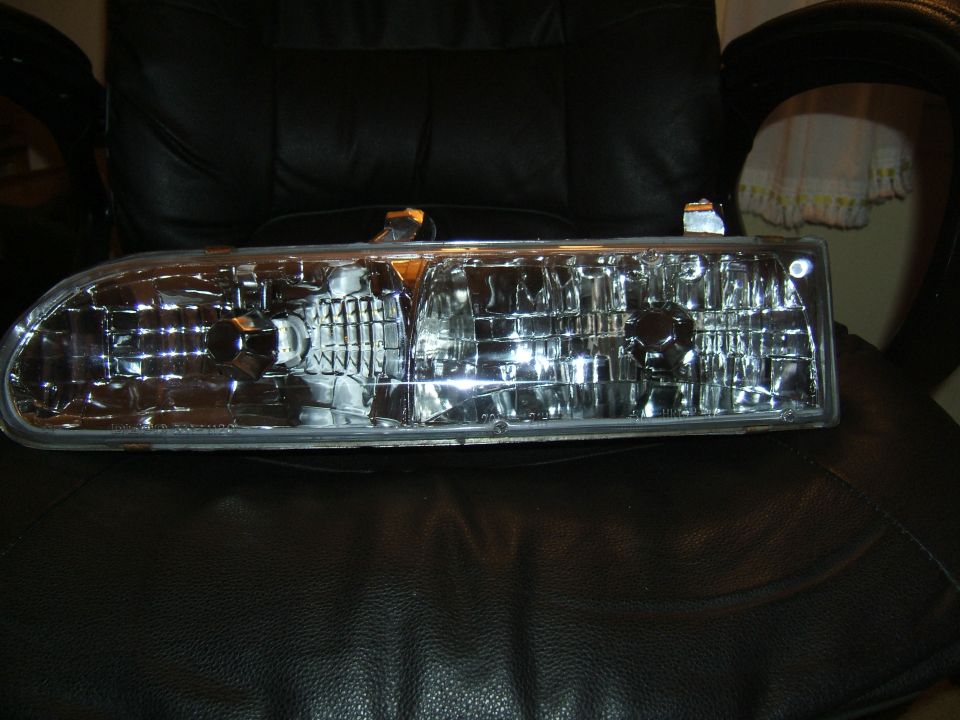 Car headlight assembly, clear lens with internal reflectors