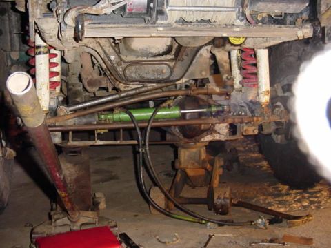 1992 Ford Bronco - ram mounted on axle. uses tapered tie rod ends. clear everything just barely. we flex tested it with the loader tractor and it doesnt bind…