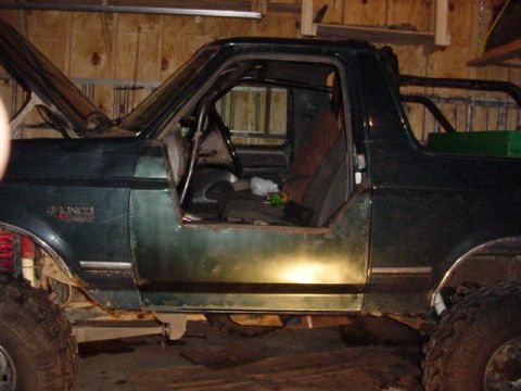 1992 Ford Bronco - both my doors are setup with a hinge on them and prealigned so no setup is necesary when switching other than sliding in the pin.