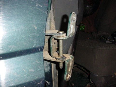 1992 Ford Bronco - pinned both hinges using HELP door repair kit 38410