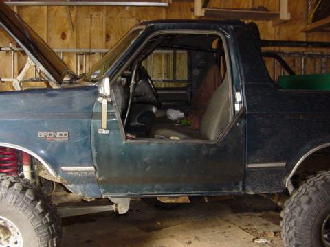 1992 Ford Bronco - door moulding all the way around the cuts. i used the rear tailgate to top moulding form a tracker as it fit the single metal very well and…