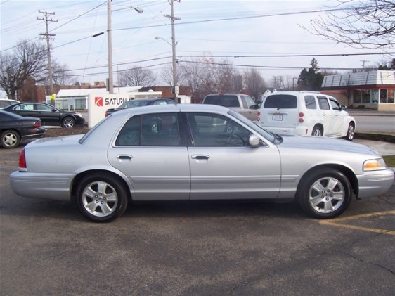 2003 Ford Crown Victoria