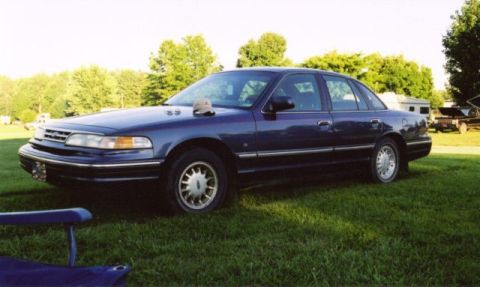 1996 Ford Crown Victoria photo