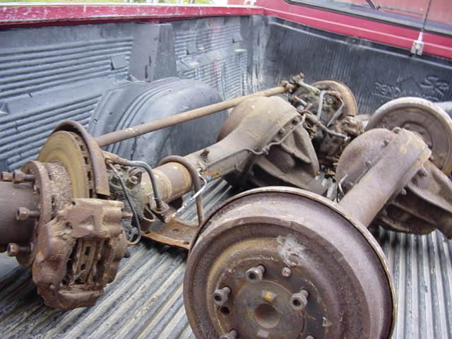 Zuk donor axles.  currently loking for another samari to build!!!!  if you have one cheap email me!  looking for generally rust free, with bad engine.  

plans for this zuk incliude 4.3L, 3 speed auto, 4:1 T case, FJ 40 axles, full cage, hydro steer, YJ springs.  will look alot like the green one.  this is to be my dads zuk, i will help build it, this also means i can wheel this one also some.