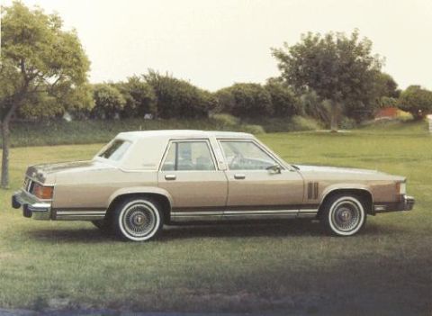 1982 Ford Crown Victoria LTD - 1981 Grand Marquis Notice the fender vents, in their last year. Also notice the new mirrors