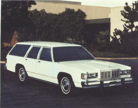 1982 Ford Crown Victoria LTD - This is supposed to be a 1982 Colony Park It is a preproduction car by any means. It has no woodgrain, it has no mirrors, and it has a bump…
