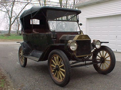 1913 Ford Model T - Front