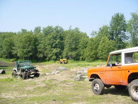1992 Ford Bronco - that didnt work so well, we eventually used my winch to his bronco..