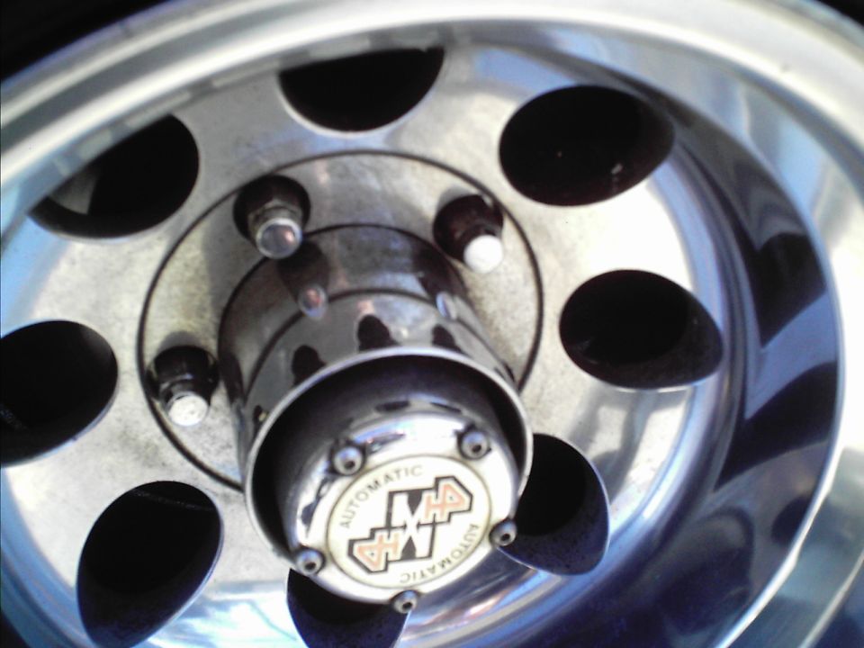Close-up of a wheel hub with '4x4 AUTOMATIC' text on the locking mechanism