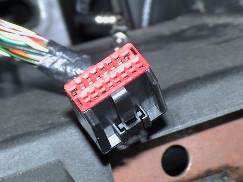 2000 Ford Crown Victoria - A close-up view of a vehicle's electrical wiring harness connector.