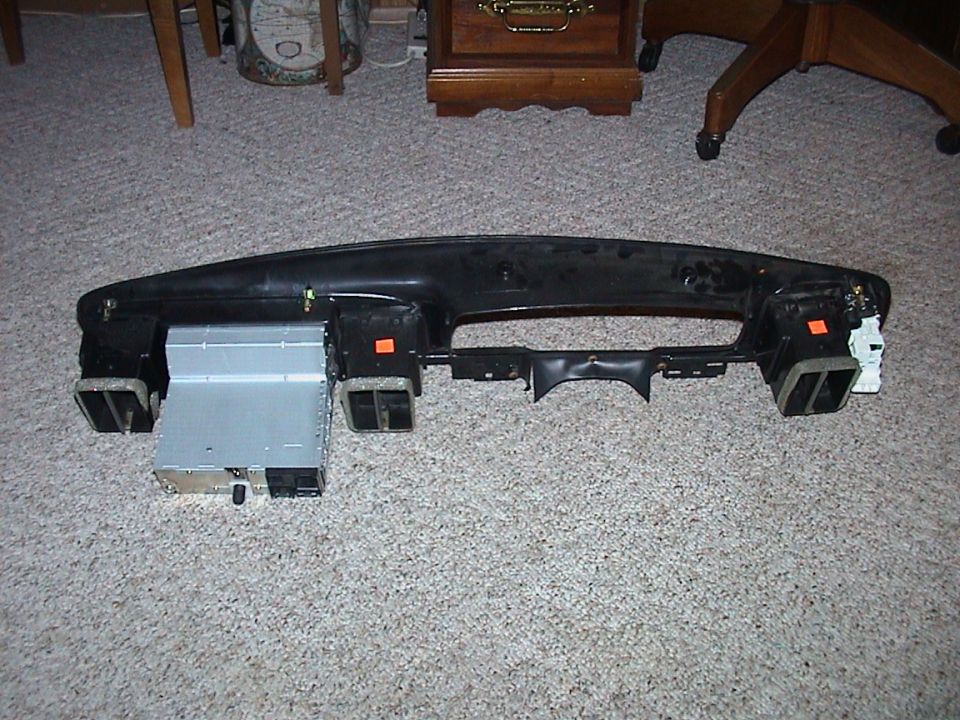 Dashboard assembly with radio and air vents