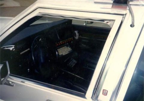 1991 Ford LTD Crown Victoria - Interior view of a 1991 Ford Crown Victoria LTD, equipped with a specialized communication device.