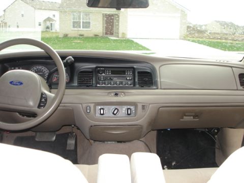 2001 Ford Crown Victoria - Interior view of a 2001 Ford Crown Victoria, the dashboard and driver's controls.