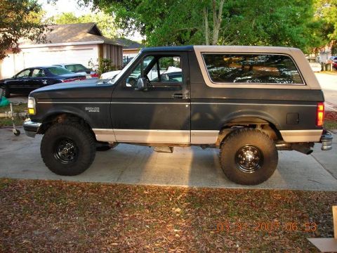 1993 Ford Bronco photo