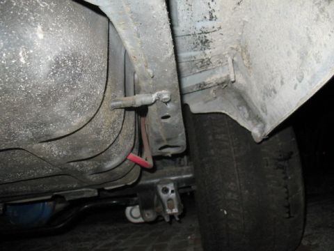 1985 Ford LTD Crown Victoria - Close-up view of the underbody, showing the fuel tank and suspension parts.