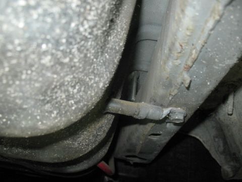 1985 Ford LTD Crown Victoria - Close-up view of the undercarriage, showing the fuel tank and chassis components.