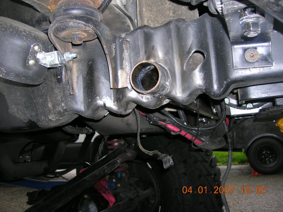 Close-up of vehicle frame with suspension parts and wiring. Date stamp reads 04.01.2007