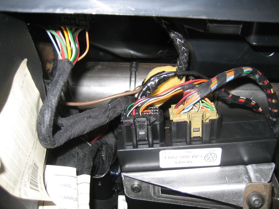 Here you can see the completed wiring, I used a brown wire which I ran up the A pillar over both doors and down the C pillar a little.  Now my remote works from quite a ways, nice for the ECS window roll up/down reprogramer.