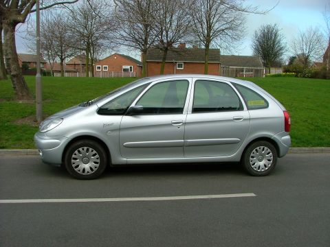 2001 Peugeot 406 - Side view of a silver minivan, identified by the 'Picasso' badge on the front fender.