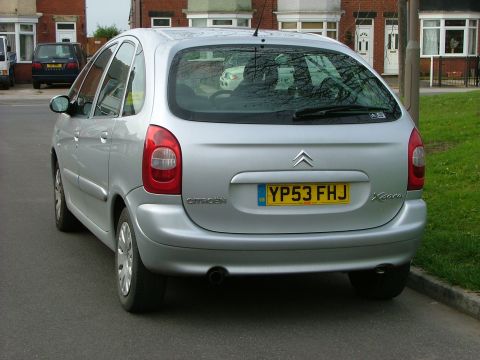 2001 Peugeot 406 - Silver Citroen Xsara Picasso parked on a residential street.