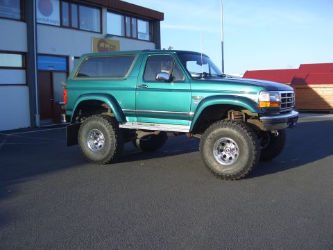 1996 Ford Bronco - This lifted 1996 Ford Bronco is ready for off-road adventures.