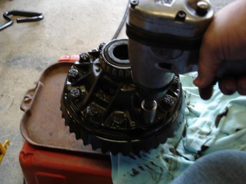 1986 Ford Bronco - breaking the carrier apart