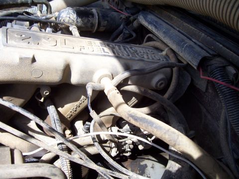 1989 Ford Bronco II - Engine bay detail showing a valve cover with "2.9L ELECTRONIC FUEL INJECTION" text.