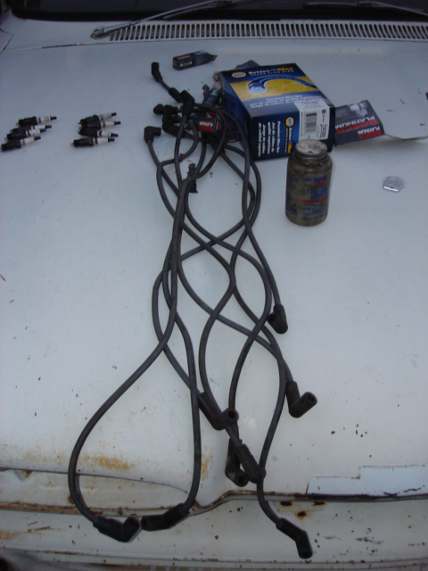 1983 Ford Bronco - i did the plugs and wires 1 at a time so i did not mix them up. here is the old wires.