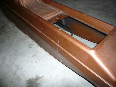 1975 Ford Ranchero - This cracked brown center console part is visible in the image, with a watermark for Supermotors.net at the bottom right.