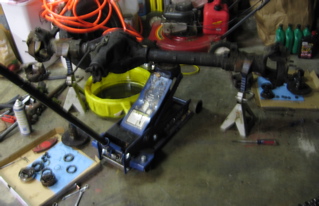 1989 Ford Bronco - The long tube is busted on recently acquired Dana 44.