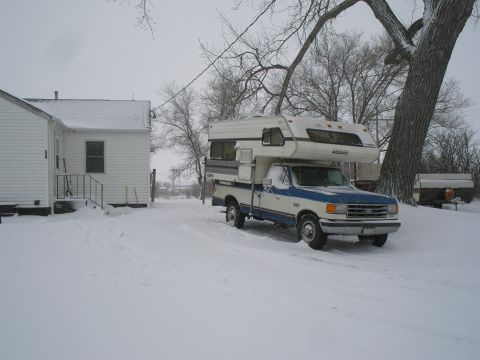 1989 Ford F-250 - at my sisters.