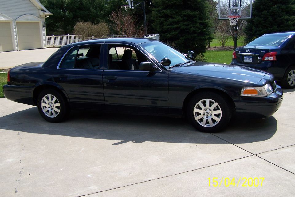 2003 Ford Crown Victoria