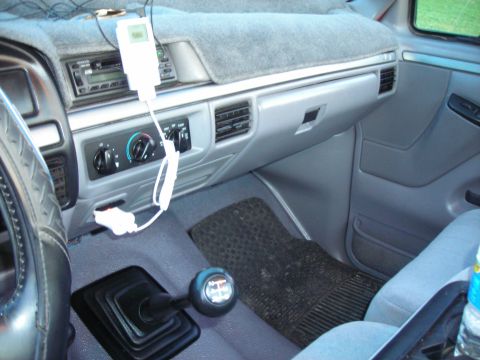 1995 Ford F-250 - The interior of this 1995 Ford F-250 features a manual transmission and a gray dashboard with a fuzzy cover.