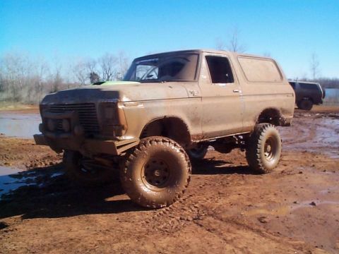 1978 Ford Bronco - This lifted 1978 Ford Bronco is covered in mud after driving through a muddy terrain.